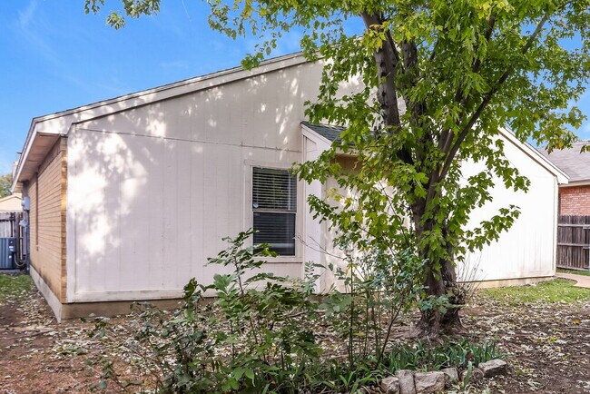 Building Photo - 4624 Goldrock Dr