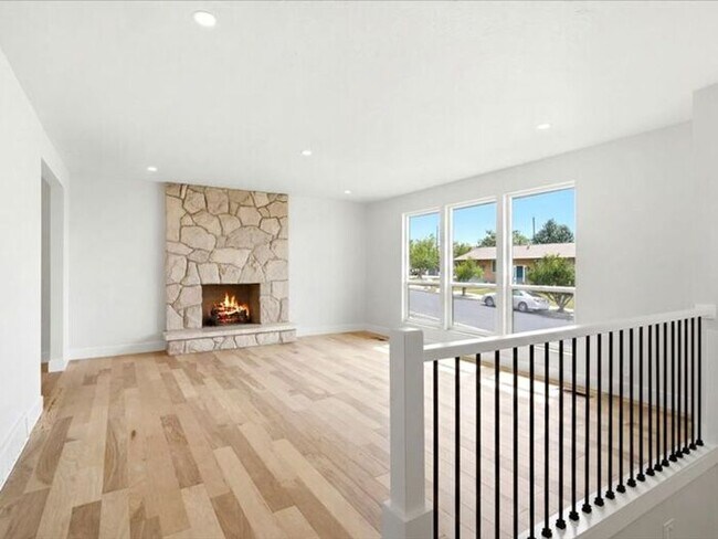 Building Photo - BOUNTIFUL New Remodeled 4 bed 3 bath home