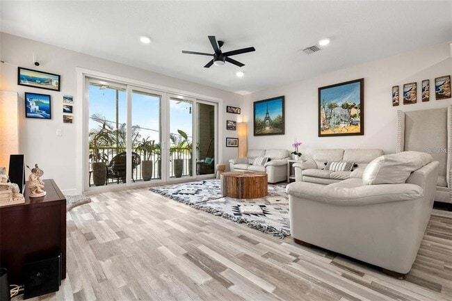 Building Photo - 1237 Savona Dr