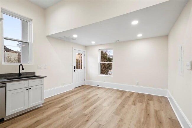 Building Photo - 1625 Second Street Unit 2