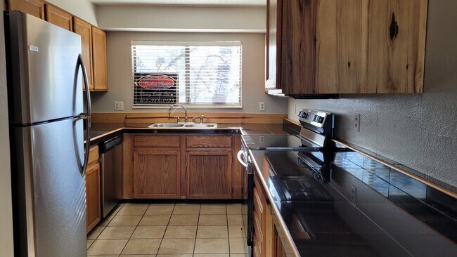 Building Photo - 324 Wright St