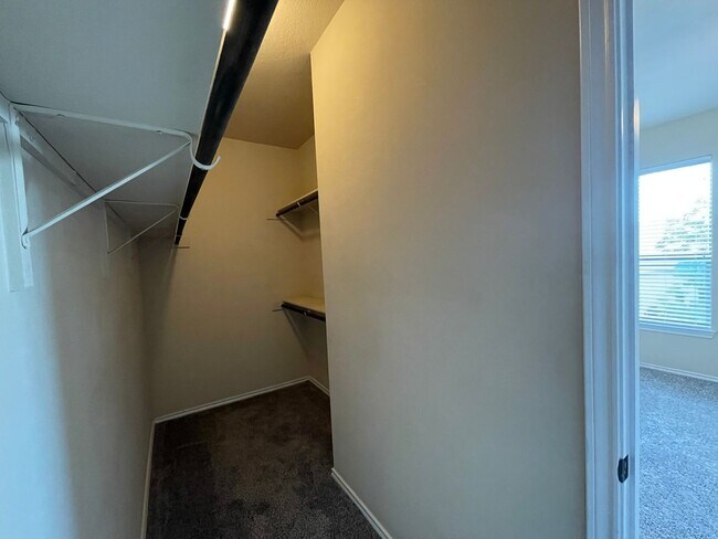 Building Photo - Townhome for rent