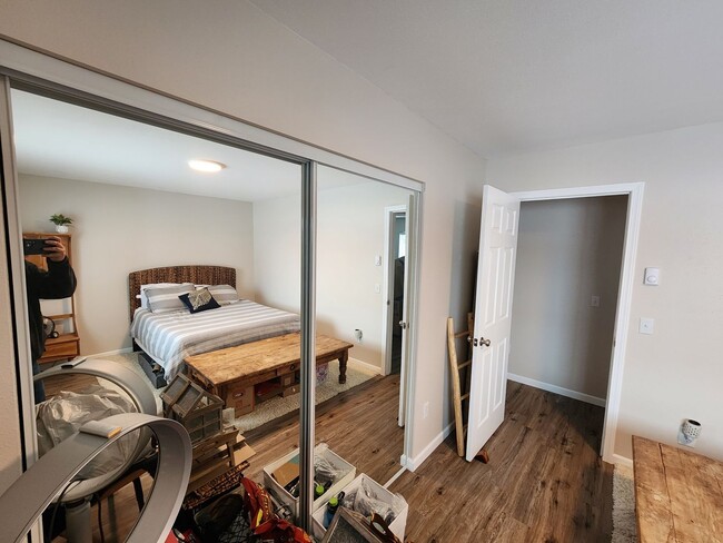Building Photo - Immaculate 3 bedroom 2 bath split level ho...