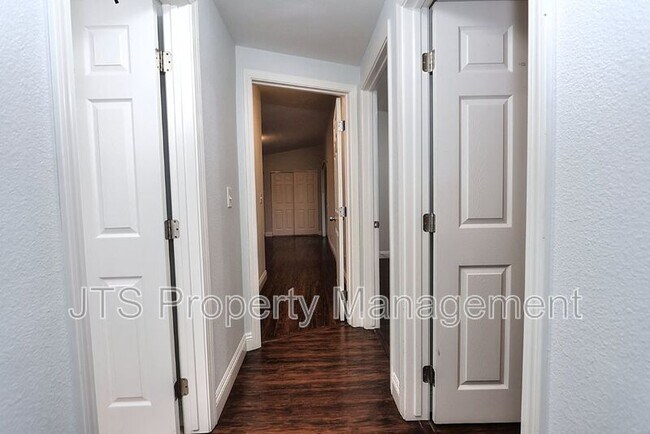 Building Photo - 2000 Belcot Rd