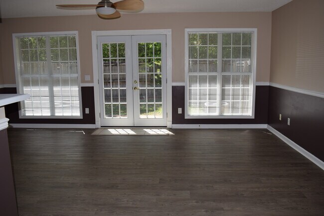 Building Photo - 142 S Springview Dr