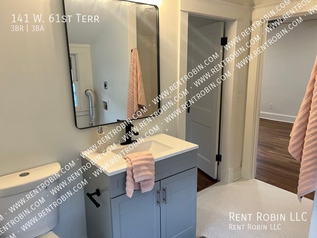 Building Photo - 141 W 61st Terrace