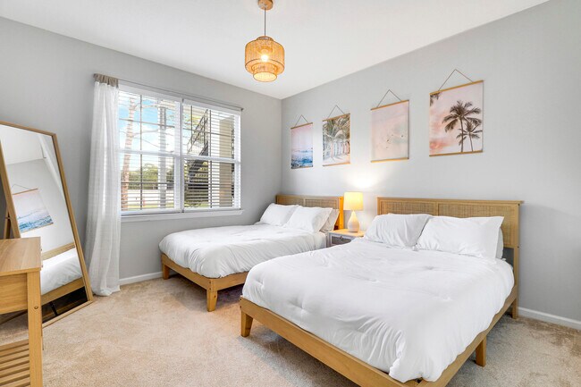 Building Photo - 275 Murcia Dr