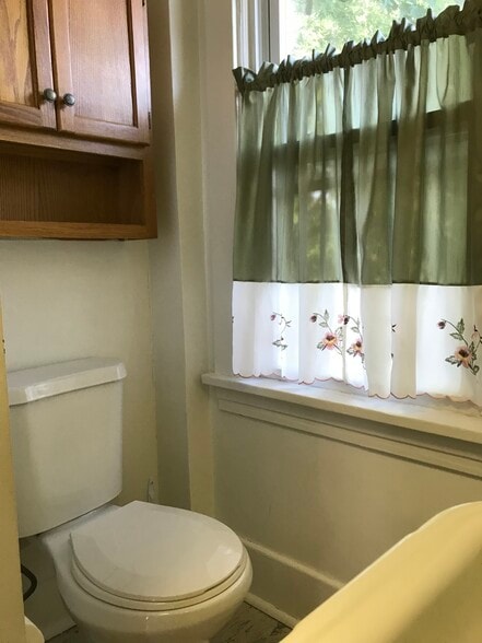 Bathroom - 403 E Penn St