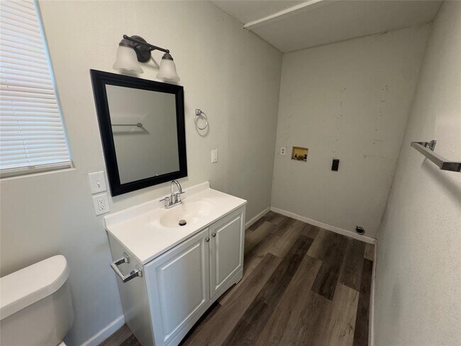 Building Photo - 100 Simmons Family Farm Rd