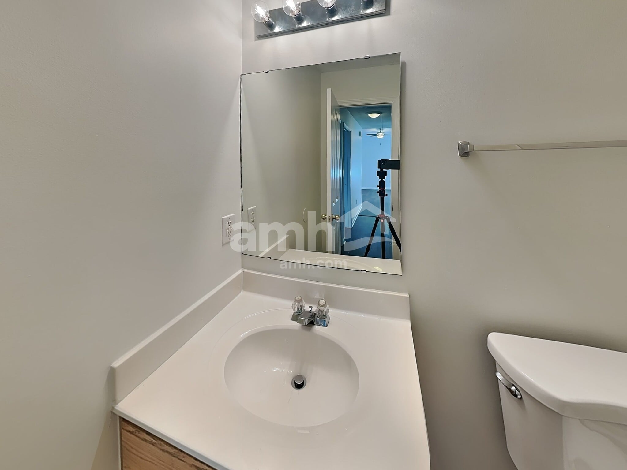 Building Photo - 15115 De Havilland Dr