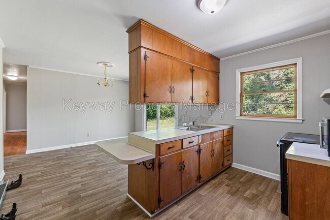 Building Photo - 2105 Eastland Dr