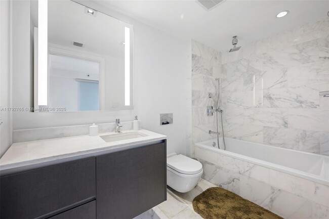 Building Photo - 1451 Brickell Ave