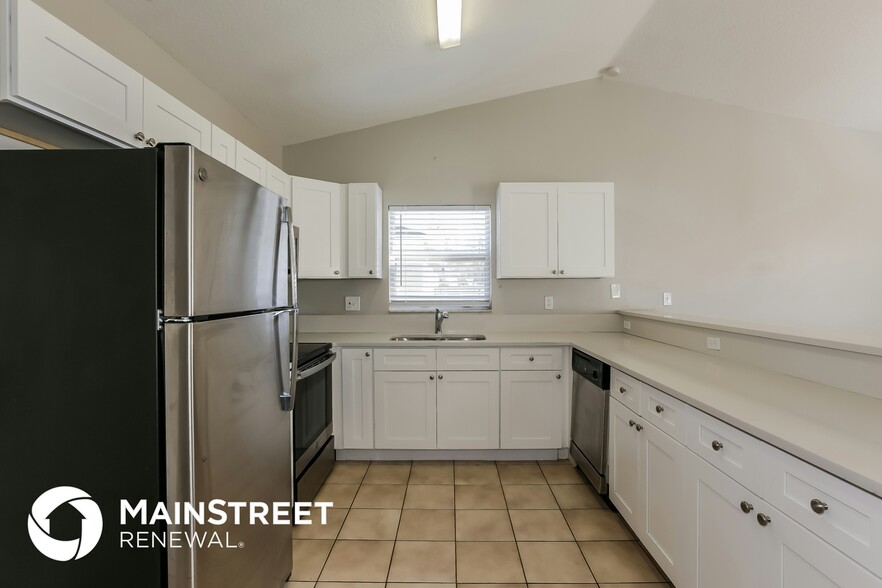 Building Photo - 734 Fox Lake Dr