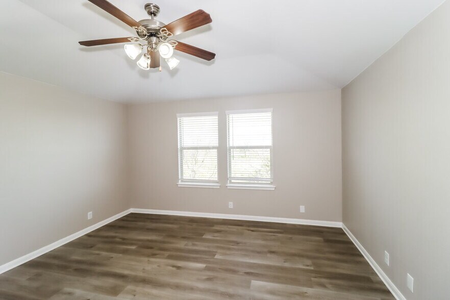 Building Photo - 1303 Sunny Meadows Loop