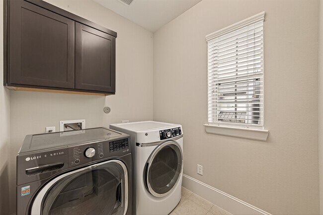 Building Photo - 11905 Wedemeyer Way