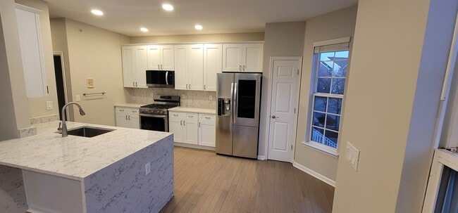 Building Photo - 13 McMartin Ct