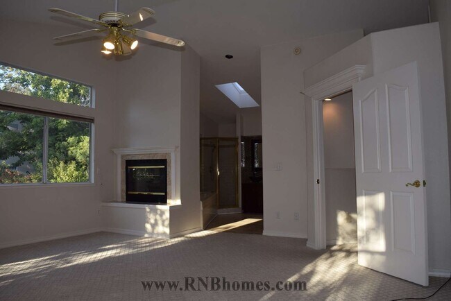 Building Photo - 303 Ironwood Cir