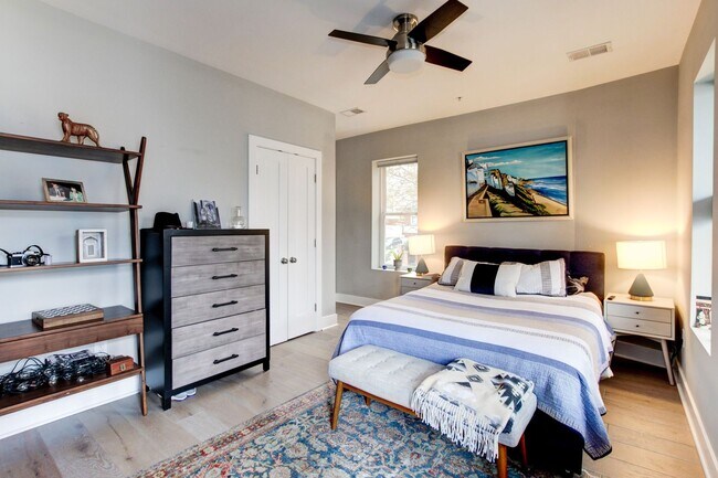 Building Photo - Stunning premium corner Townhome condo in ...