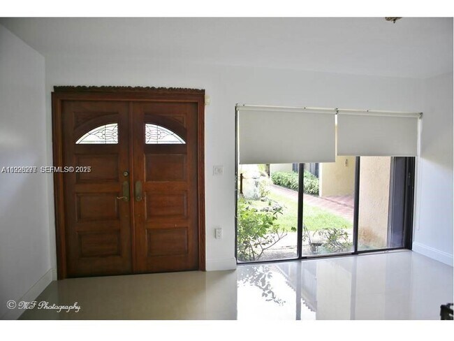 Building Photo - 1990 Brickell Ave