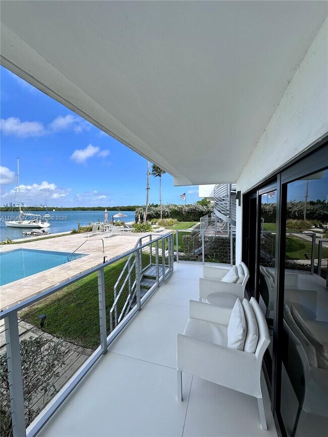 Building Photo - 166 Harbor Dr