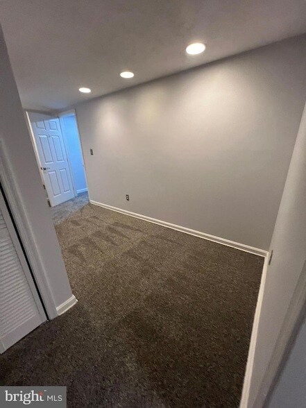 Building Photo - 216 Stern Cove