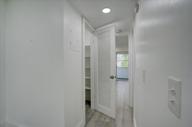 Building Photo - 110 Dorchester E