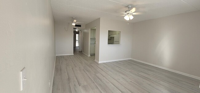 Building Photo - 300 Village Green Cir S