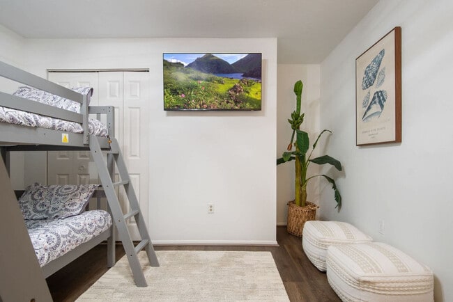 Building Photo - 612 Montezuma Dr