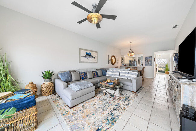 Building Photo - 75 Comares Ave