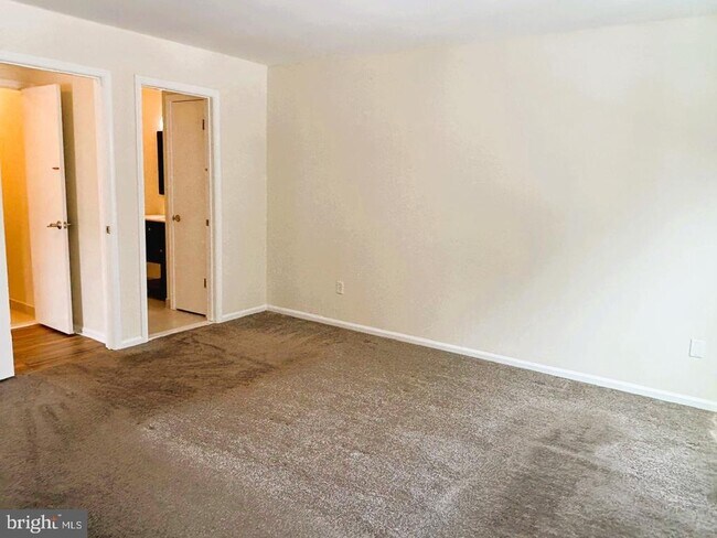 Building Photo - 24 Pickwick Pl