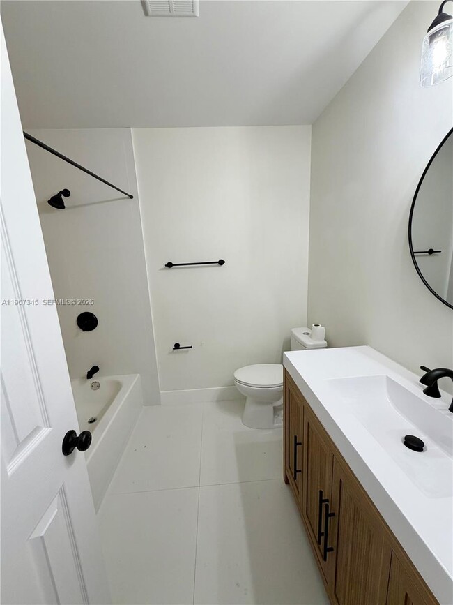 Building Photo - 1434 SE Concha St