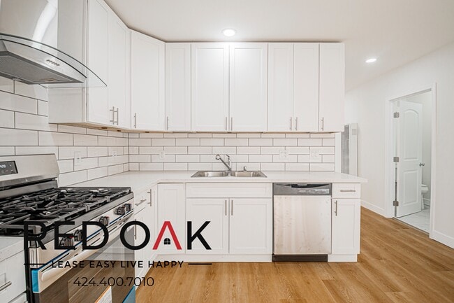 Building Photo - 1611 Oak St