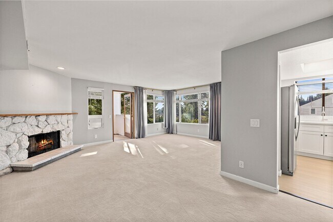 Building Photo - Amazing 2bed/1.5bath Condo Unit with Private Balcony in Meridian Park!