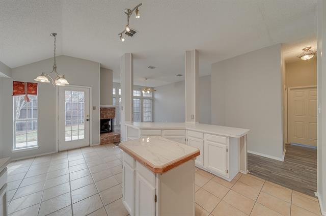 Building Photo - 10617 Memphis Dr