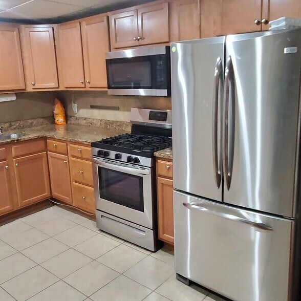 Building Photo - 1516 Clarkson St