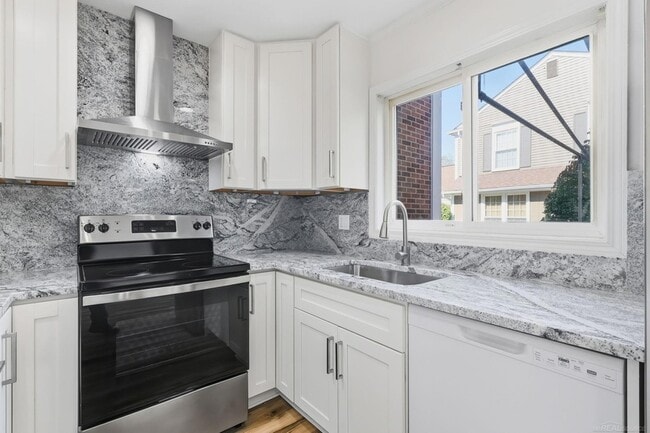 Building Photo - 1340 Kings Cove Dr E