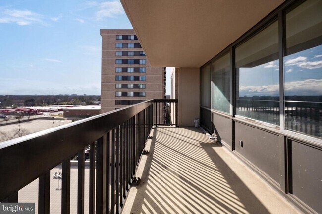 Building Photo - 3709 S George Mason Dr