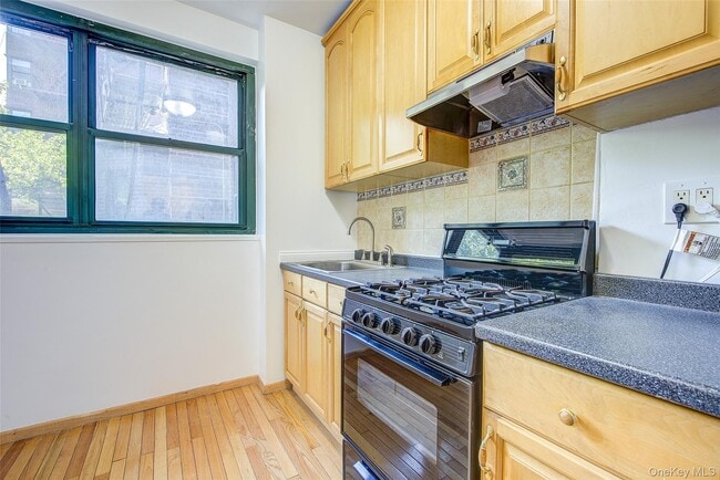 Building Photo - 34-40-40 79th St