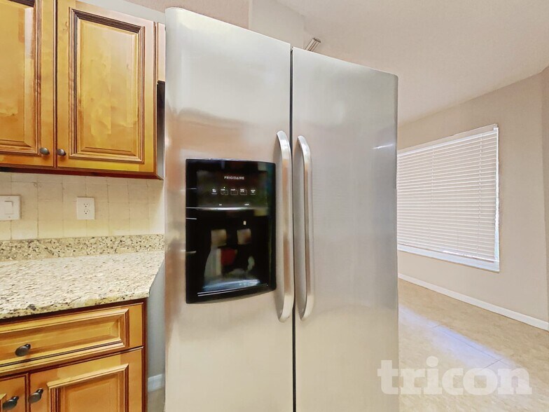 Building Photo - 1009 Jamaica Way