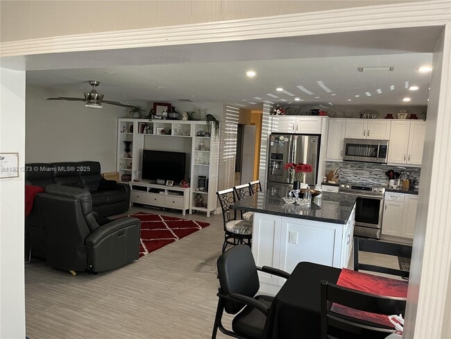 Building Photo - 1020 NW 88th Ave