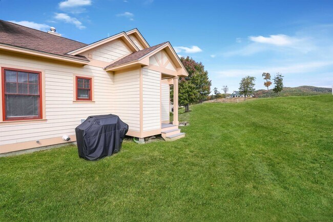 Building Photo - 13 Greenscapes Ln