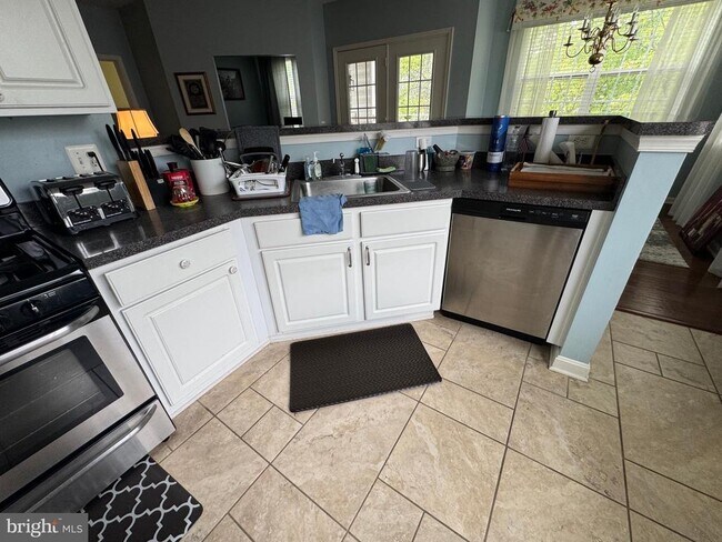 Building Photo - 2604 Chapel Lake Dr