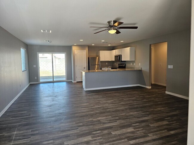 Building Photo - SHORT/LONG TERM /FREE RENT CALL FOR DETAILS