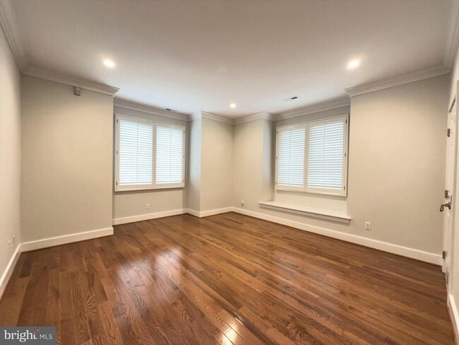 Building Photo - 42 Greythorne Woods Cir