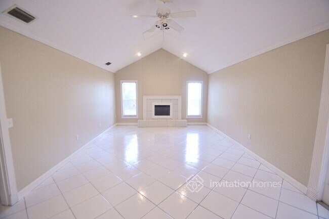 Building Photo - 540 Matilda Pl