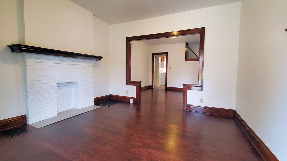 Building Photo - 115 W North Broadway St