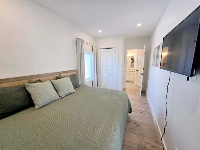 Building Photo - 121 S Miller St