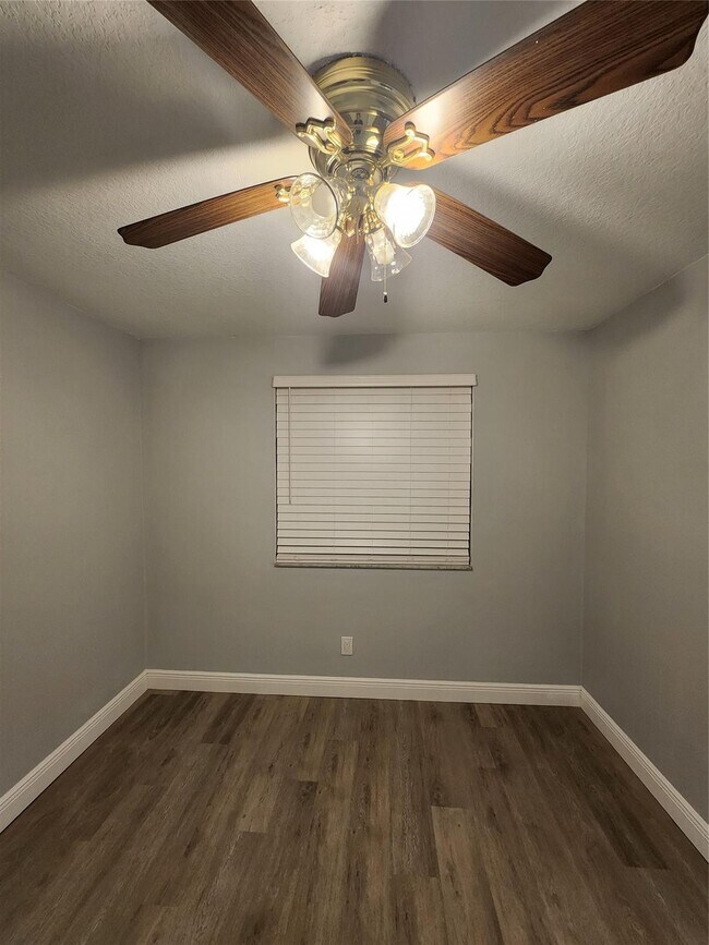 Building Photo - 1156 NW 106th Terrace