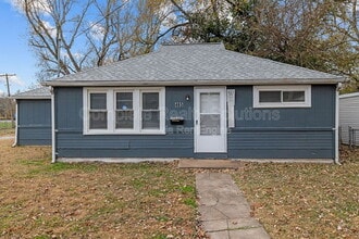 Building Photo - 465 S Dade Ave