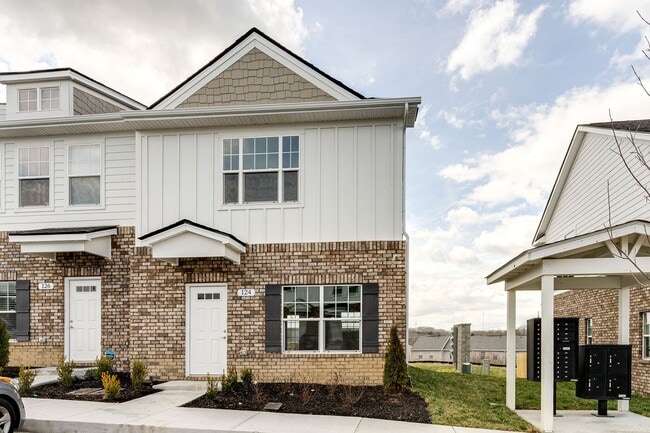 Primary Photo - Townhome in Goodlettsville, Only 12 miles ...